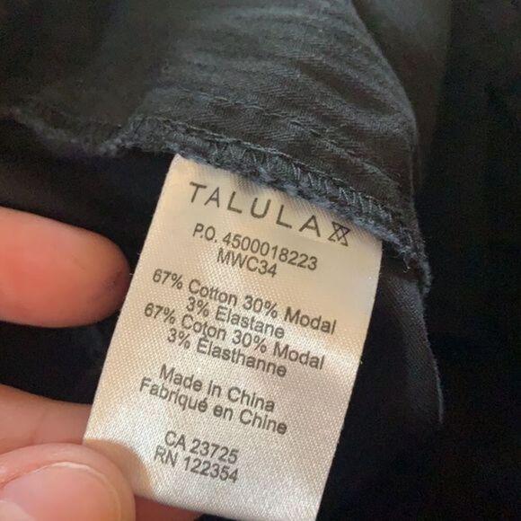 Talula Aritzia Black Shorts size 2 - Picture 3 of 3